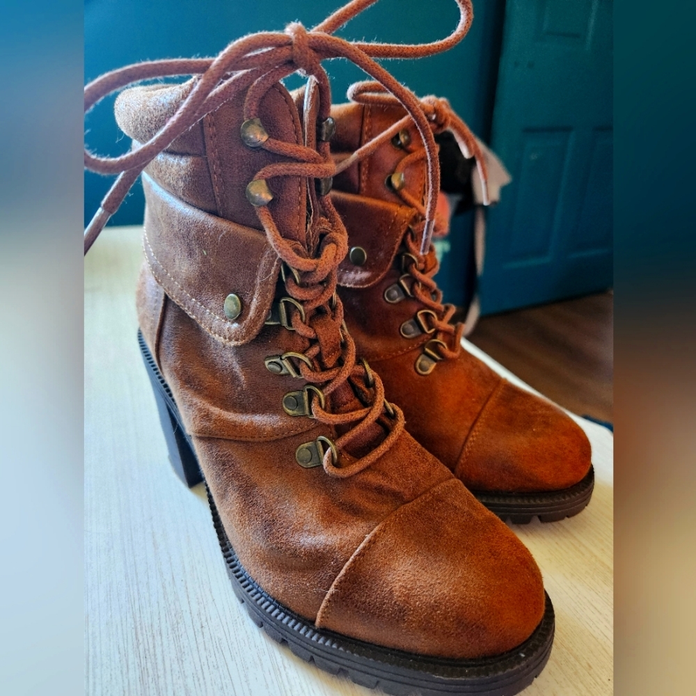 Torrid tan lace up hl hiker boot 7.5w